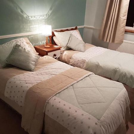 Chimneys B&B Holbrook  Bagian luar foto