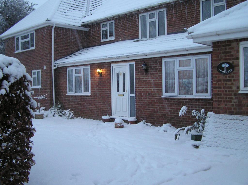 Chimneys B&B Holbrook  Bagian luar foto