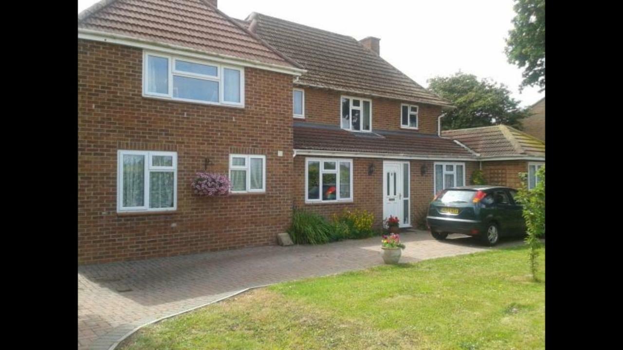 Chimneys B&B Holbrook  Bagian luar foto